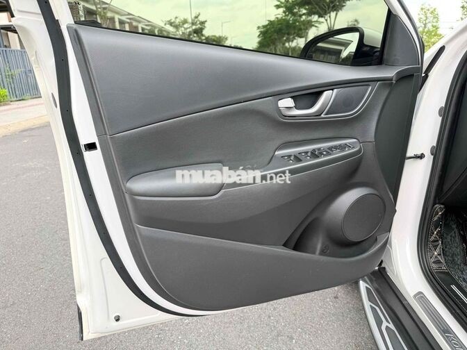 Hyundai Kona 1.6 Turbo 2021 Trắng Tự động 4 vạn