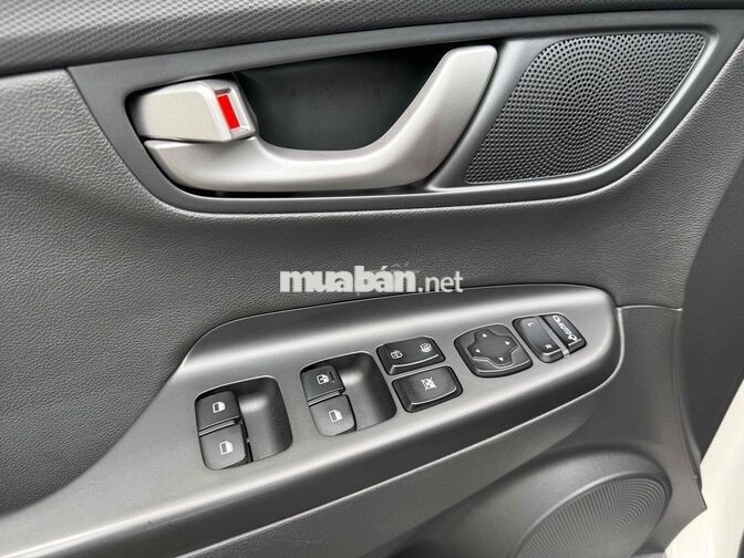 Hyundai Kona 1.6 Turbo 2021 Trắng Tự động 4 vạn