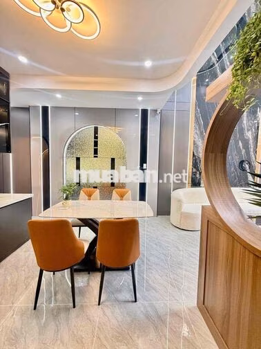 Bán Nhà Sổ Chung 4m4x13,đúc lửng ,HXH 2tỷ650tr,2/ Lê Văn khương