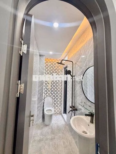 Bán Nhà Sổ Chung 4m4x13,đúc lửng ,HXH 2tỷ650tr,2/ Lê Văn khương