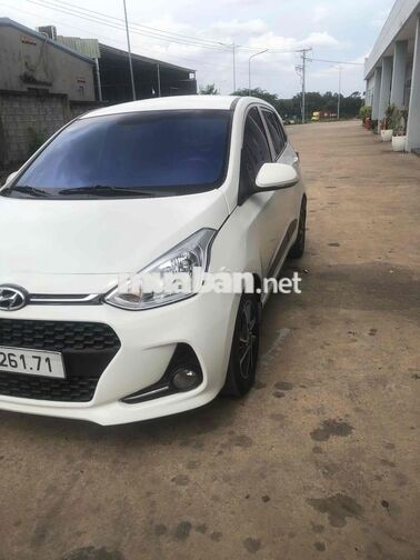 Hyundai i10 sx cuối 2016 chính chủ cà vẹt còn đẹp