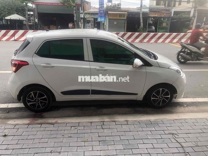 Hyundai i10 sx cuối 2016 chính chủ cà vẹt còn đẹp