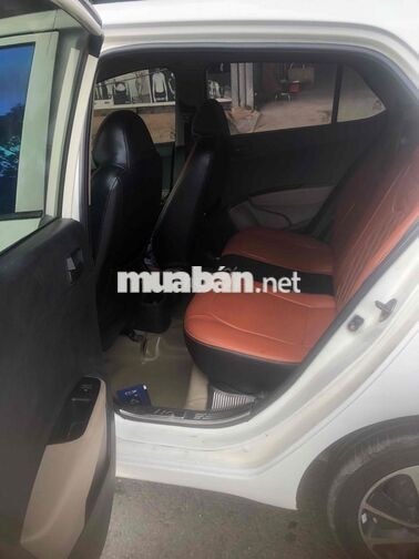 Hyundai i10 sx cuối 2016 chính chủ cà vẹt còn đẹp