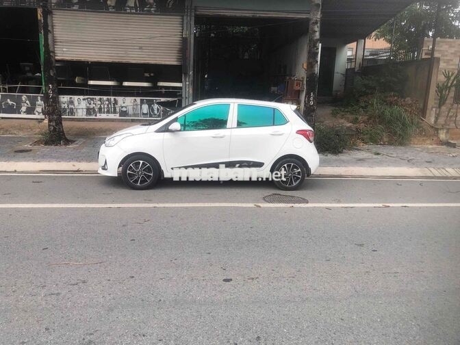 Hyundai i10 sx cuối 2016 chính chủ cà vẹt còn đẹp
