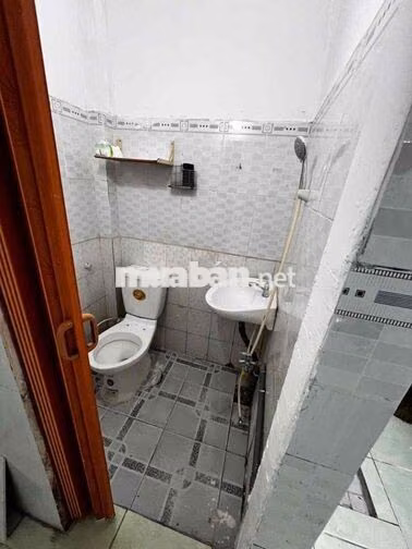 Cho thuê nhà 3x7m, 1 lững, sát Nguyễn Văn Quá, ĐHT, Q12. 4tr