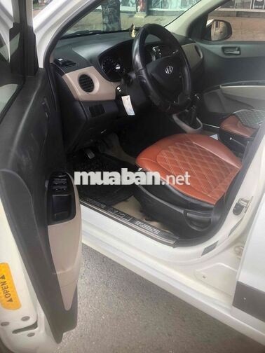 Hyundai i10 sx cuối 2016 chính chủ cà vẹt còn đẹp