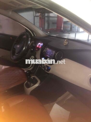 Hyundai i10 sx cuối 2016 chính chủ cà vẹt còn đẹp