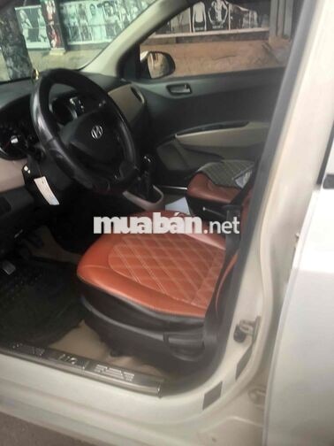 Hyundai i10 sx cuối 2016 chính chủ cà vẹt còn đẹp