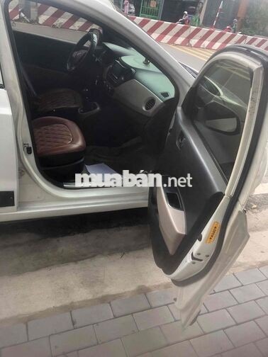 Hyundai i10 sx cuối 2016 chính chủ cà vẹt còn đẹp