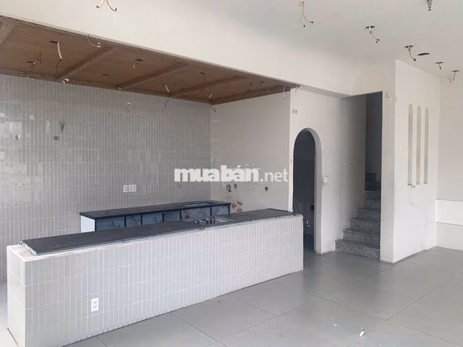 Cho thuê shophouse góc 2 mặt tiền cổng chính chung cư Dream Home Palac