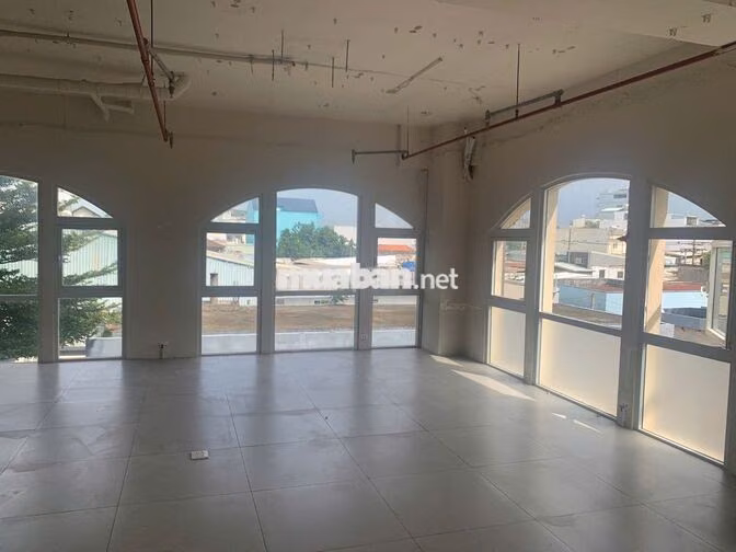 Cho thuê shophouse góc 2 mặt tiền cổng chính chung cư Dream Home Palac