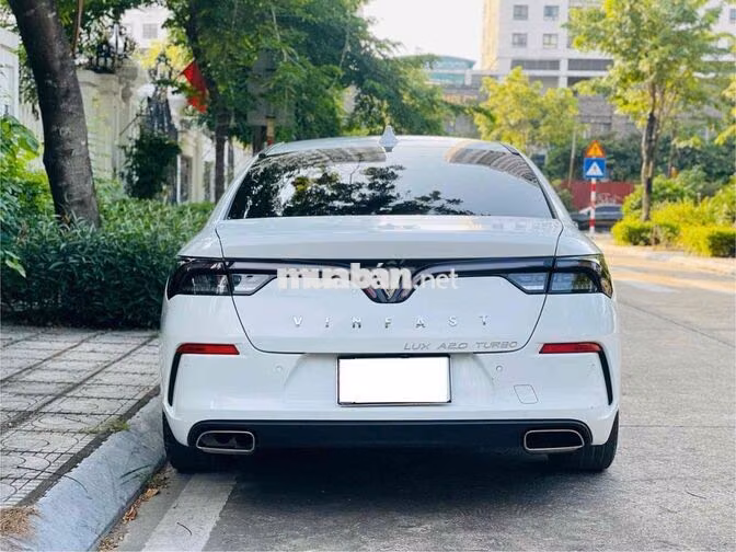 VinFast Lux A2.0 Plus 2022 Trắng 32000 km