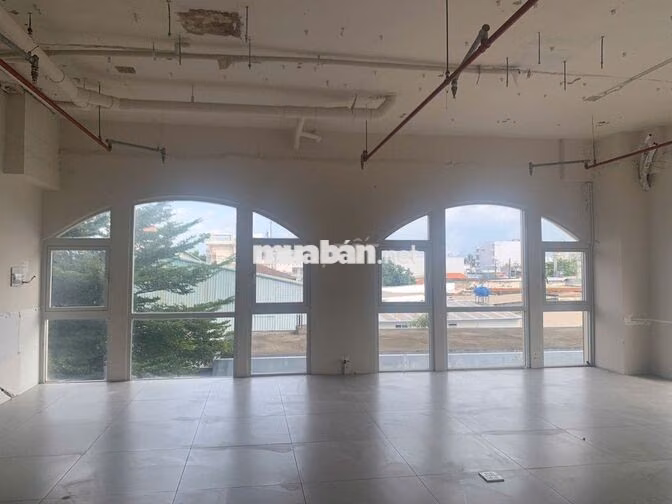 Cho thuê shophouse góc 2 mặt tiền cổng chính chung cư Dream Home Palac