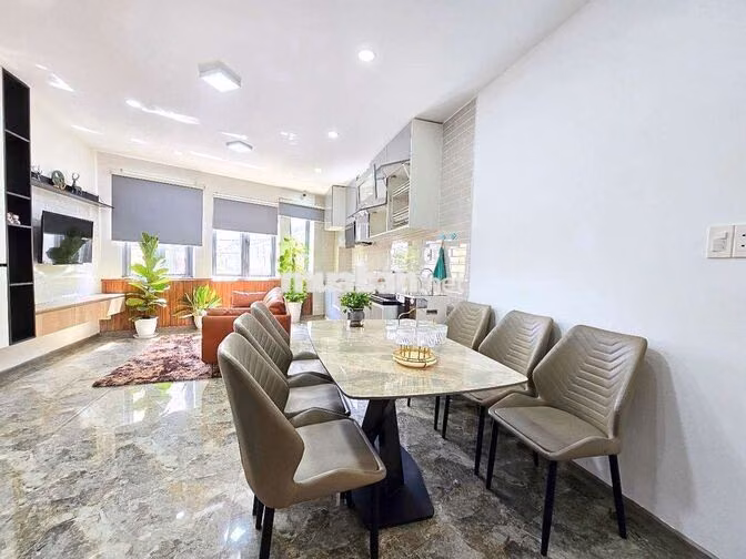 Nhà có Gara ô tô, trung tâm Hải Châu, gần chợ, siêu thị, sông Hàn