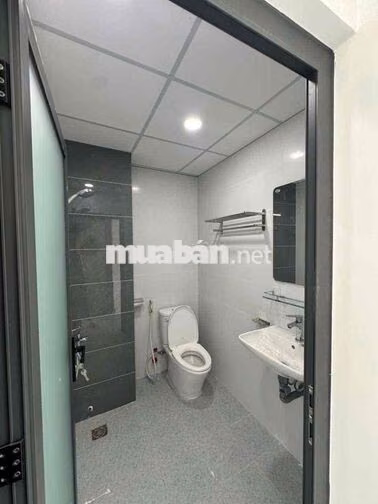 nhà mới xây 100% 2 mặt tiền trước sau đậu được 2 xe oto trong nhà