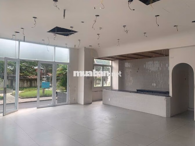 Cho thuê shophouse góc 2 mặt tiền cổng chính chung cư Dream Home Palac