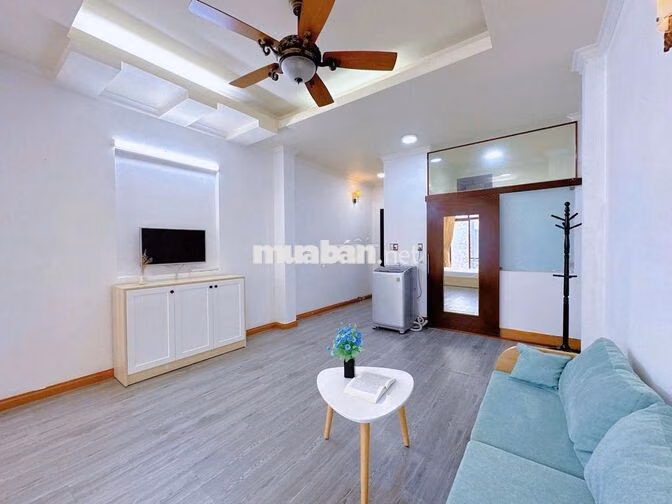 1 CĂN HỘ NẰM NGAY TRUNG TÂM THÀNH PHỐ FULL NỘI THẤT SIÊU ĐẸP