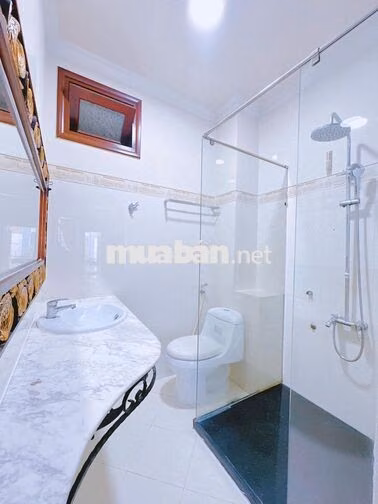 1 CĂN HỘ NẰM NGAY TRUNG TÂM THÀNH PHỐ FULL NỘI THẤT SIÊU ĐẸP