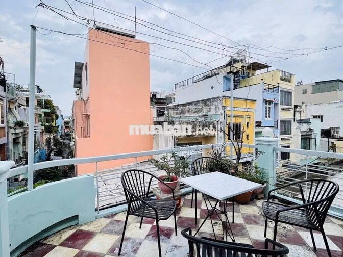 Cho thuê căn hộ 2PN ban công_Full nội thất gần ngã tư Hàng Xanh BTH