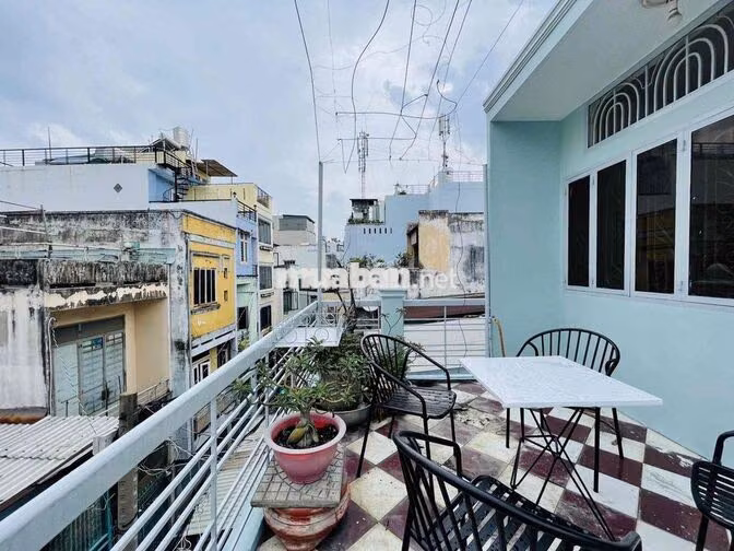 Cho thuê căn hộ 2PN ban công_Full nội thất gần ngã tư Hàng Xanh BTH
