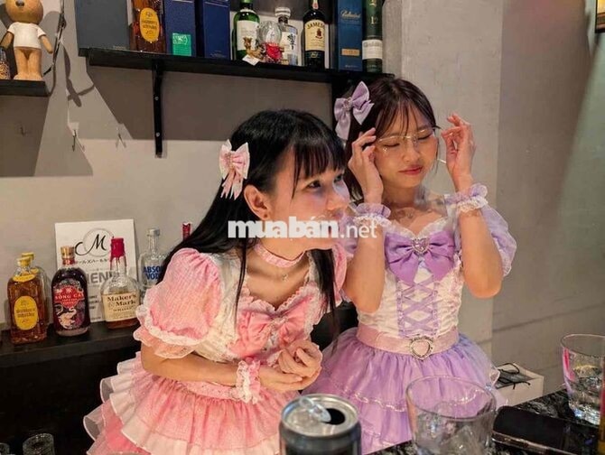 Tuyển dụng nhân viên phục vụ nữ