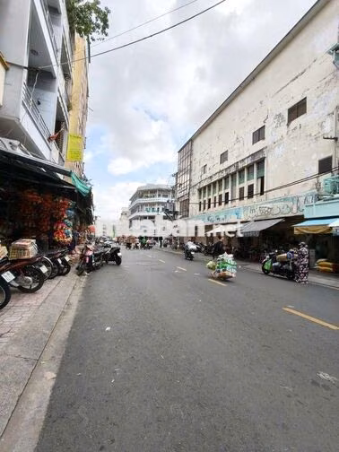 Cho thuê kho Mặt tiền Chợ Bình Tây, Quận 6- 4,2x48m- 3 tấm- 4 phòng 2w