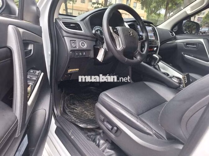 Mitsubishi Pajero Sport 2022 Trắng Nhập khẩu