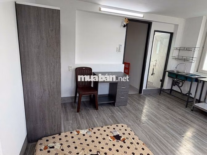 Phòng LQĐịnh, gần ĐH Công Nghiệp, đủ nội thất,có ban công lớn,thoáng