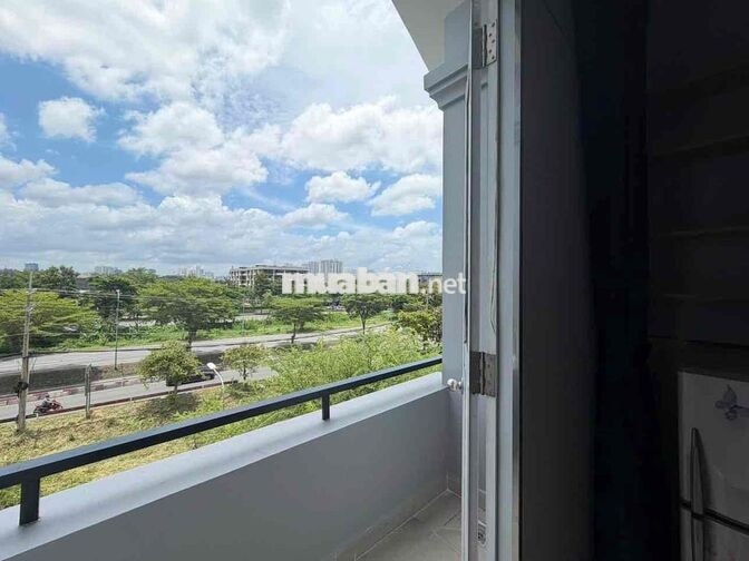 STUDIO BAN CÔNG CỬA SỔ ĐỐI DIỆN ĐH RMIT - CÁCH TDTU 5P ĐI XE