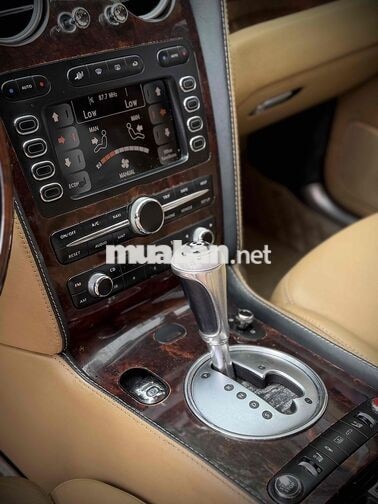 Bentley Continental Flying Spur Trắng Tự động