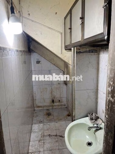 Cho thuê kho Mặt tiền Chợ Bình Tây, Quận 6- 4,2x48m- 3 tấm- 4 phòng 2w