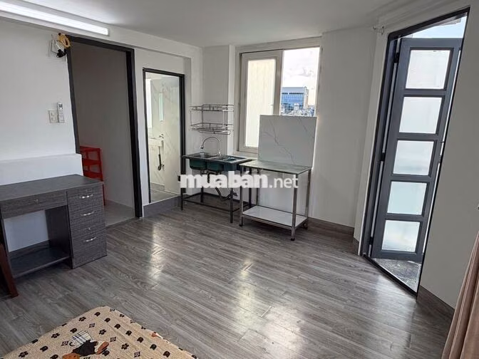 Phòng LQĐịnh, gần ĐH Công Nghiệp, đủ nội thất,có ban công lớn,thoáng