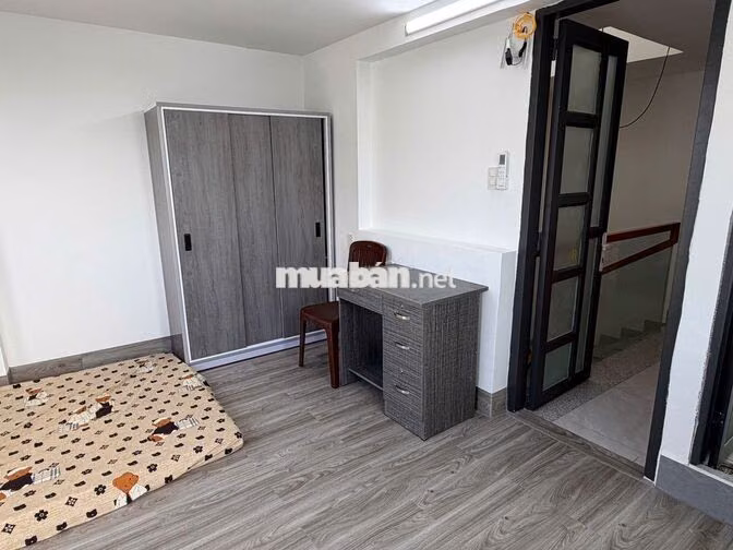 Phòng LQĐịnh, gần ĐH Công Nghiệp, đủ nội thất,có ban công lớn,thoáng