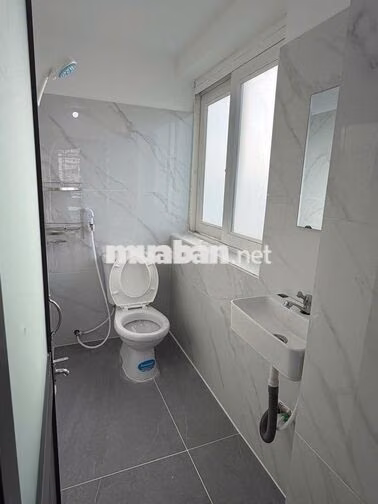 Phòng LQĐịnh, gần ĐH Công Nghiệp, đủ nội thất,có ban công lớn,thoáng