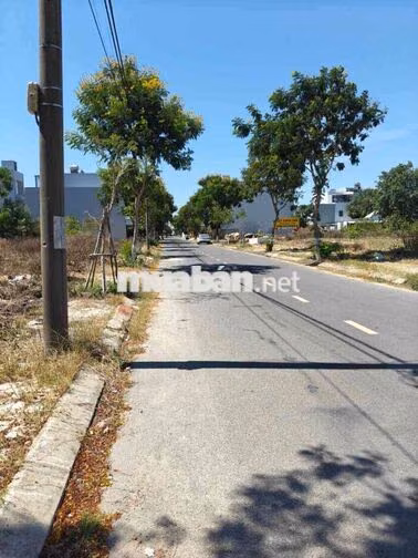 100m2.Giá 5,7tỷ Trường Sa  📍 Đường Hoàng Bình Chính, Trước mặt là đườ