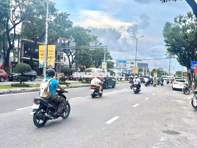 CHO THUÊ NHÀ CẤP 4 ĐƯỜNG NGUYỄN HỮU THỌ - 125M2