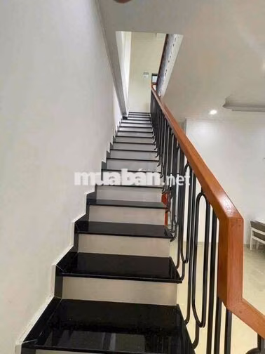 Bán Nhà 5.6 x 10.5. hẻm 440 Thống Nhất p16. 3 phòng