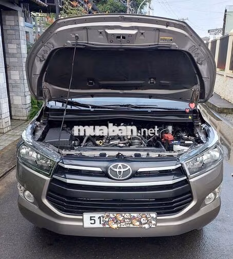 Cần bán xe Innova E sản xuất 2019 nâu đồng ánh kim