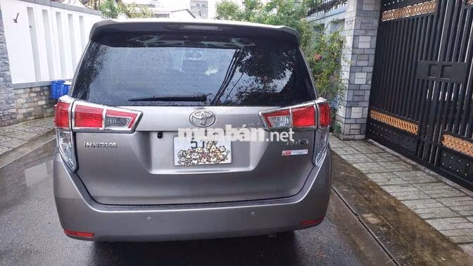 Cần bán xe Innova E sản xuất 2019 nâu đồng ánh kim