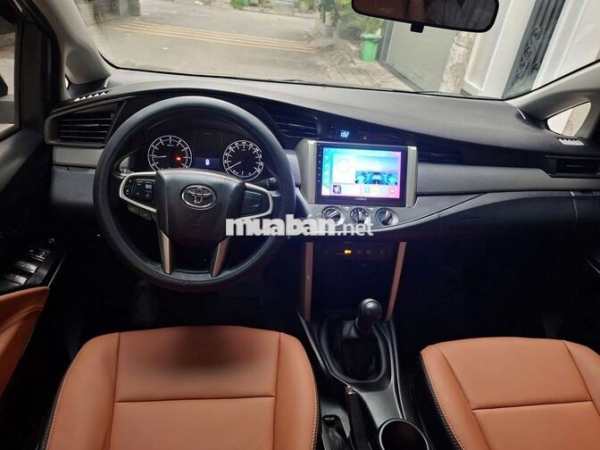 Cần bán xe Innova E sản xuất 2019 nâu đồng ánh kim