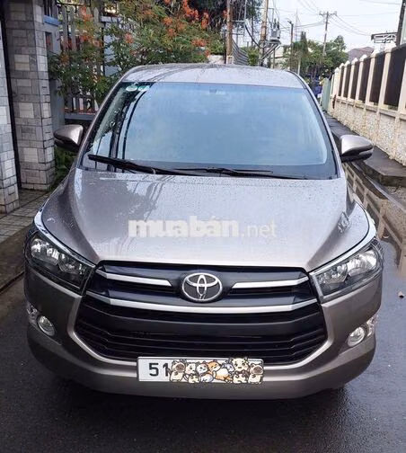 Cần bán xe Innova E sản xuất 2019 nâu đồng ánh kim