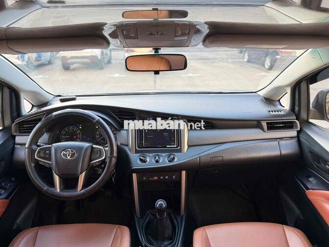 Toyota Innova 2.0E MT 2020 Số sàn Bạc