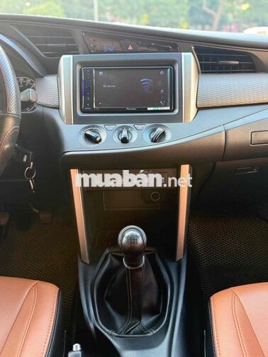 Toyota Innova 2.0E MT 2020 Số sàn Bạc