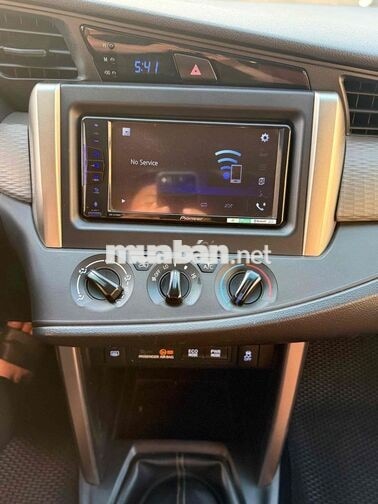 Toyota Innova 2.0E MT 2020 Số sàn Bạc