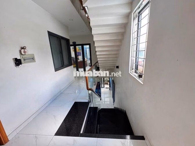 CHO THUÊ NHÀ NGUYỄN VĂN TRÁNG QUẬN 1, 5 TẦNG DTSD 300M2