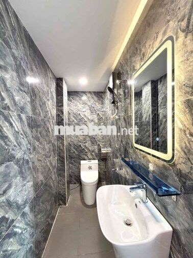 Sang chdv cao cấp lời 170tr/thang Q1. ra đi 3tỷ