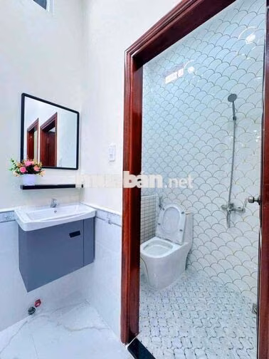 NHÀ MỚI XÂY HOÀN CÔNG HẺM ĐỐI DIỆN QUÂN KHU 9 CẦN THƠ