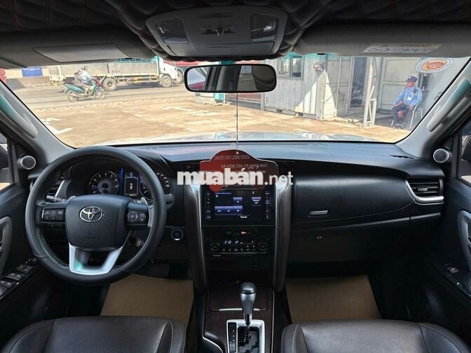Toyota Fortuner 2.7V 4x2 2019 Trắng 34.000 km