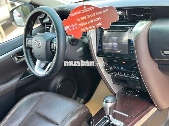 Toyota Fortuner 2.7V 4x2 2019 Trắng 34.000 km