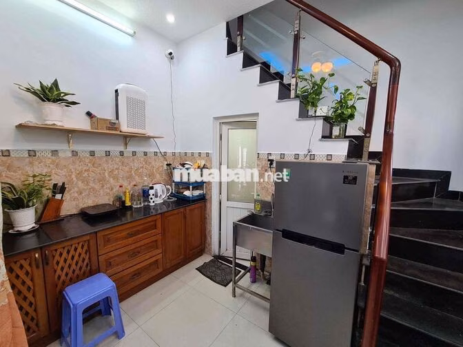 Ký Túc Xá Sinh Viên, Phòng Trọ Nam Tiện Nghi